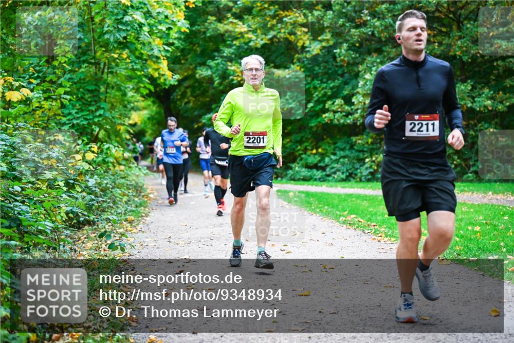 12.10.2025 - Bramfelder Halbmarathon 2025 Dr. Thomas Lammeyer http://msf.ph/oto/9348934 12.10.2025 10:29:02 Laufen 2211, 2201 meine-sportfotos.de