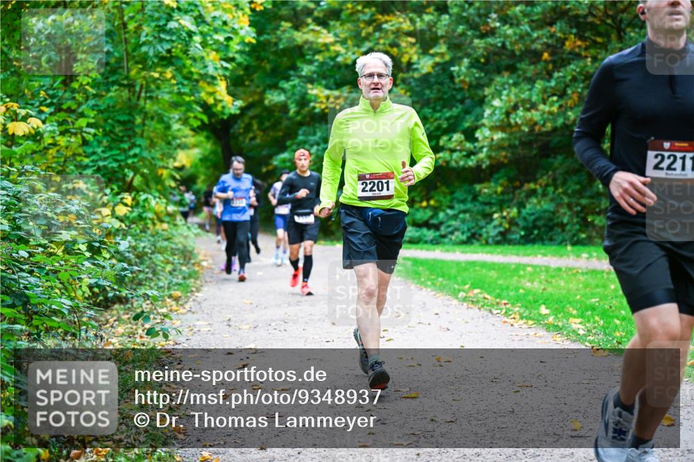 12.10.2025 - Bramfelder Halbmarathon 2025 Dr. Thomas Lammeyer http://msf.ph/oto/9348937 12.10.2025 10:29:02 Laufen 2201, 2211 meine-sportfotos.de