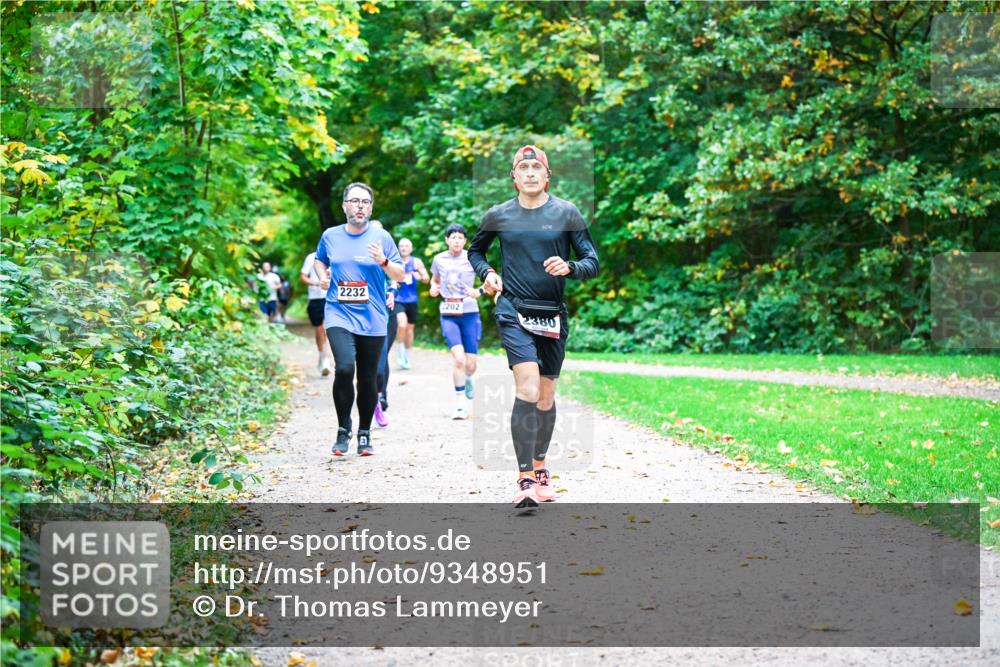 12.10.2025 - Bramfelder Halbmarathon 2025 Dr. Thomas Lammeyer http://msf.ph/oto/9348951 12.10.2025 10:29:05 Laufen 2232, 202, 2380 meine-sportfotos.de