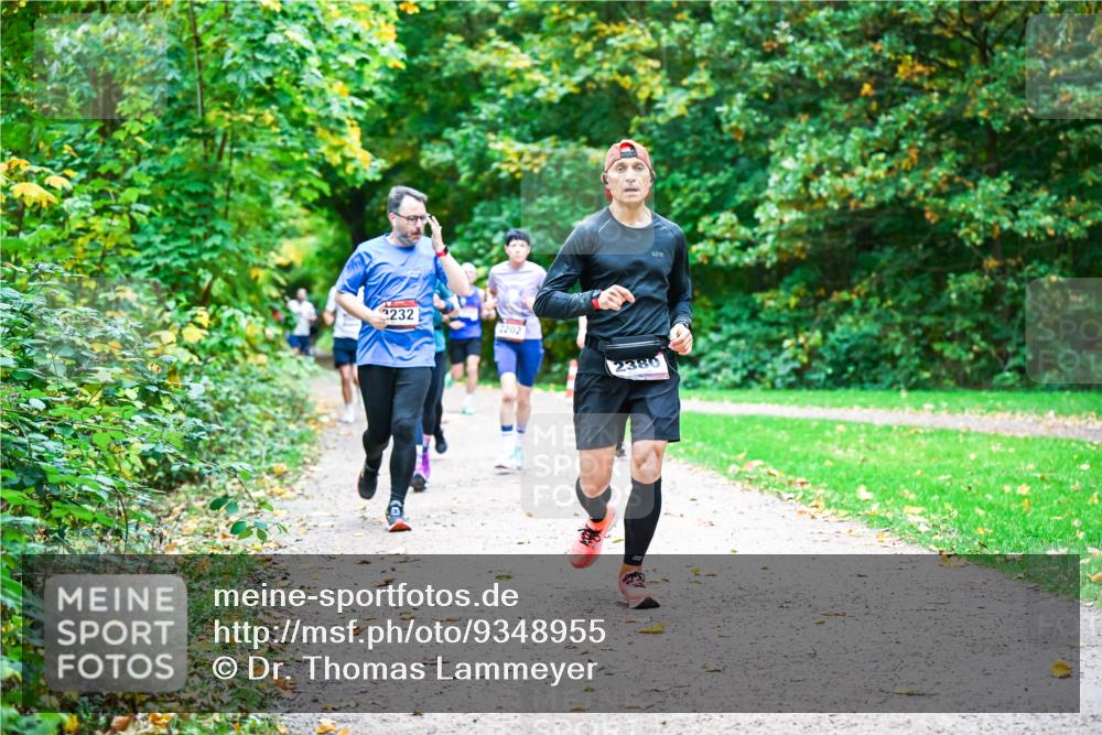 12.10.2025 - Bramfelder Halbmarathon 2025 Dr. Thomas Lammeyer http://msf.ph/oto/9348955 12.10.2025 10:29:05 Laufen 2232, 2202, 2380 meine-sportfotos.de
