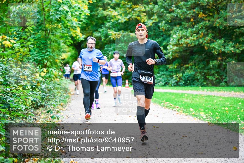 12.10.2025 - Bramfelder Halbmarathon 2025 Dr. Thomas Lammeyer http://msf.ph/oto/9348957 12.10.2025 10:29:05 Laufen 2232, 2202, 2380 meine-sportfotos.de