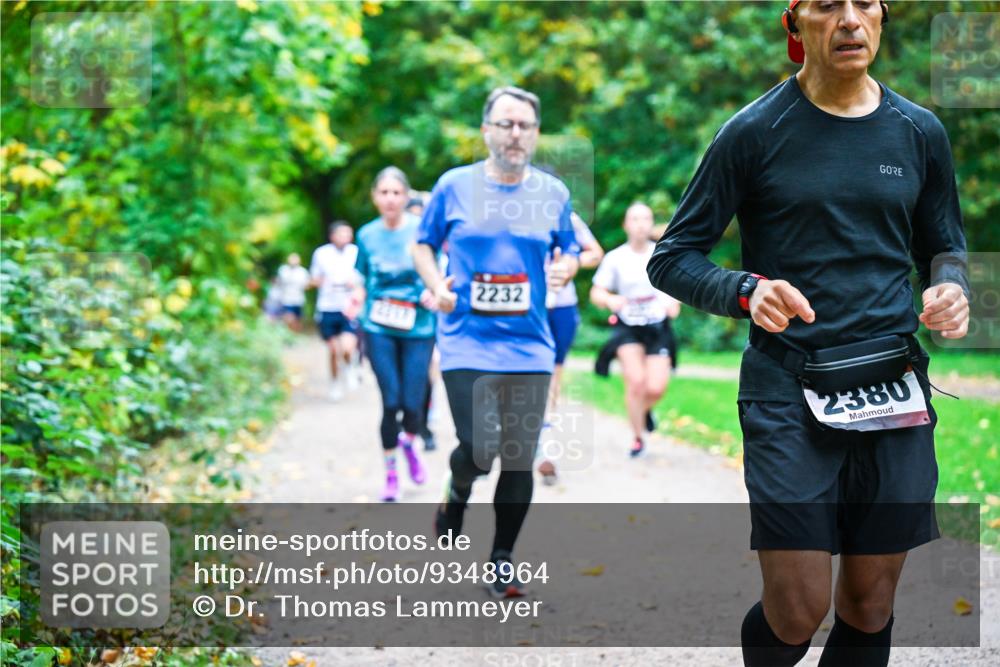 12.10.2025 - Bramfelder Halbmarathon 2025 Dr. Thomas Lammeyer http://msf.ph/oto/9348964 12.10.2025 10:29:07 Laufen 2417, 2232, 2380 meine-sportfotos.de