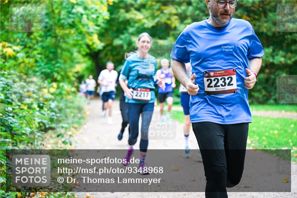 12.10.2025 - Bramfelder Halbmarathon 2025 Dr. Thomas Lammeyer http://msf.ph/oto/9348968 12.10.2025 10:29:08 Laufen 2217, 34, 2232 meine-sportfotos.de
