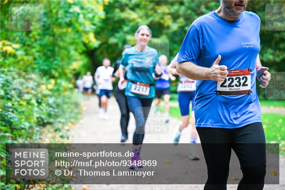 12.10.2025 - Bramfelder Halbmarathon 2025 Dr. Thomas Lammeyer http://msf.ph/oto/9348969 12.10.2025 10:29:08 Laufen 2217, 34, 2232 meine-sportfotos.de