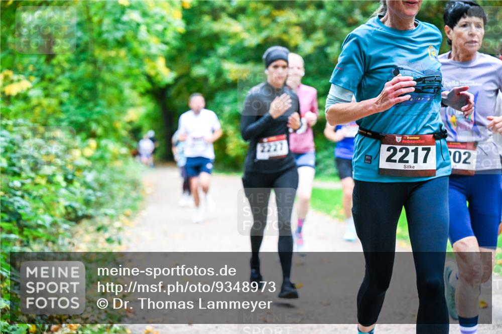 12.10.2025 - Bramfelder Halbmarathon 2025 Dr. Thomas Lammeyer http://msf.ph/oto/9348973 12.10.2025 10:29:09 Laufen 2227, 34, 2217, 02 meine-sportfotos.de