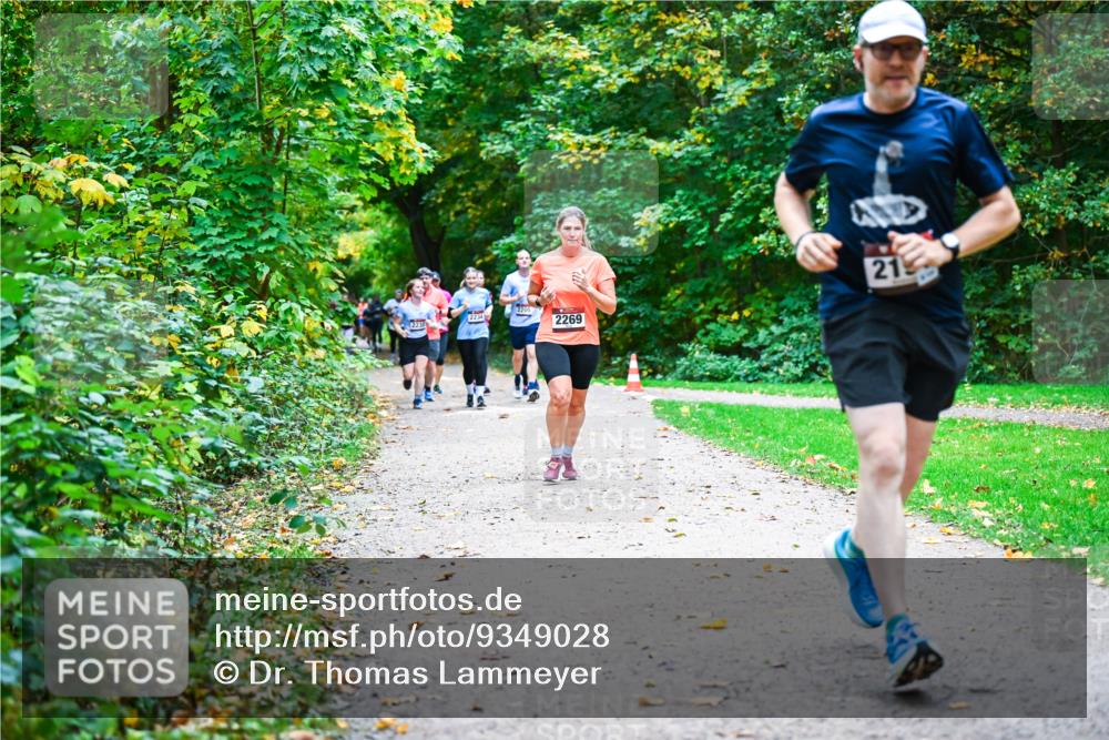 12.10.2025 - Bramfelder Halbmarathon 2025 Dr. Thomas Lammeyer http://msf.ph/oto/9349028 12.10.2025 10:29:23 Laufen 21, 2205, 2234, 2235, 2269 meine-sportfotos.de