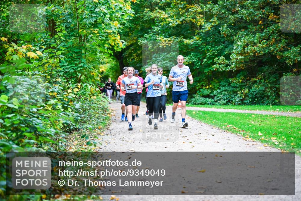 12.10.2025 - Bramfelder Halbmarathon 2025 Dr. Thomas Lammeyer http://msf.ph/oto/9349049 12.10.2025 10:29:27 Laufen 223, 2350, 2234, 2205 meine-sportfotos.de