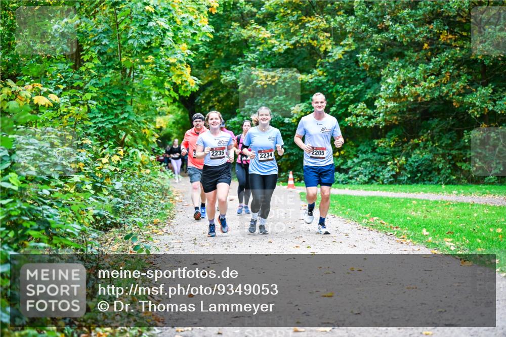 12.10.2025 - Bramfelder Halbmarathon 2025 Dr. Thomas Lammeyer http://msf.ph/oto/9349053 12.10.2025 10:29:28 Laufen 2235, 2234, 2205 meine-sportfotos.de