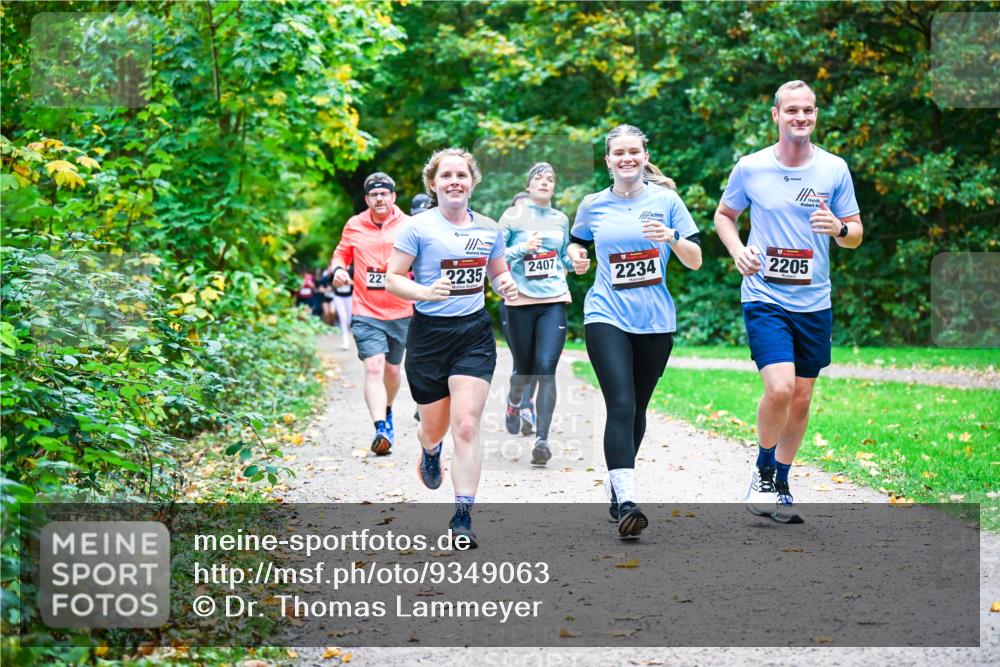 12.10.2025 - Bramfelder Halbmarathon 2025 Dr. Thomas Lammeyer http://msf.ph/oto/9349063 12.10.2025 10:29:29 Laufen 2407, 22, 2235, 2234, 2205 meine-sportfotos.de