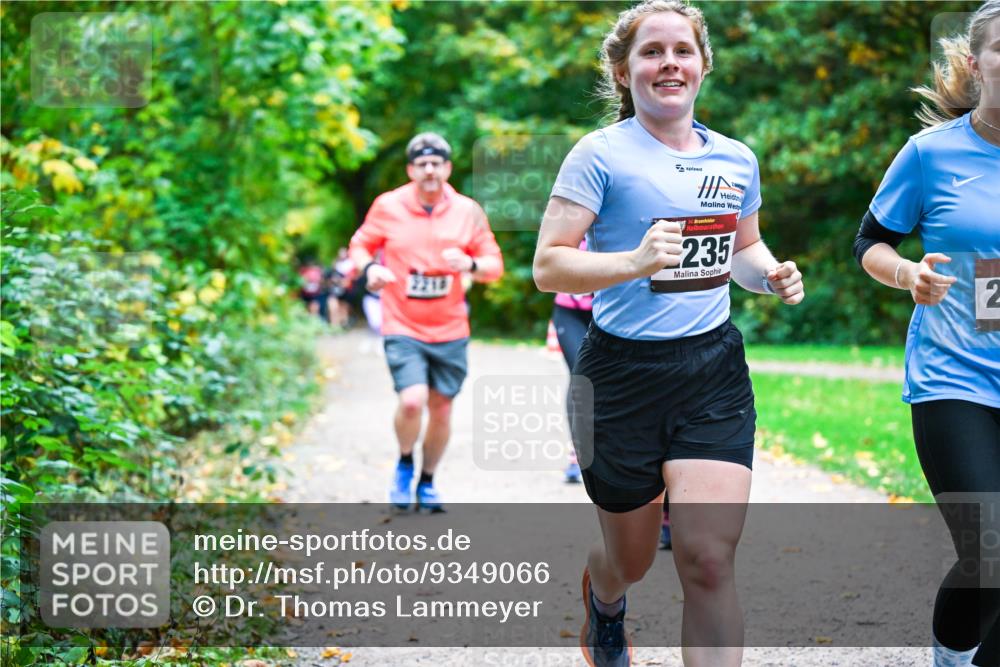 12.10.2025 - Bramfelder Halbmarathon 2025 Dr. Thomas Lammeyer http://msf.ph/oto/9349066 12.10.2025 10:29:31 Laufen 22133, 34, 235, 2 meine-sportfotos.de