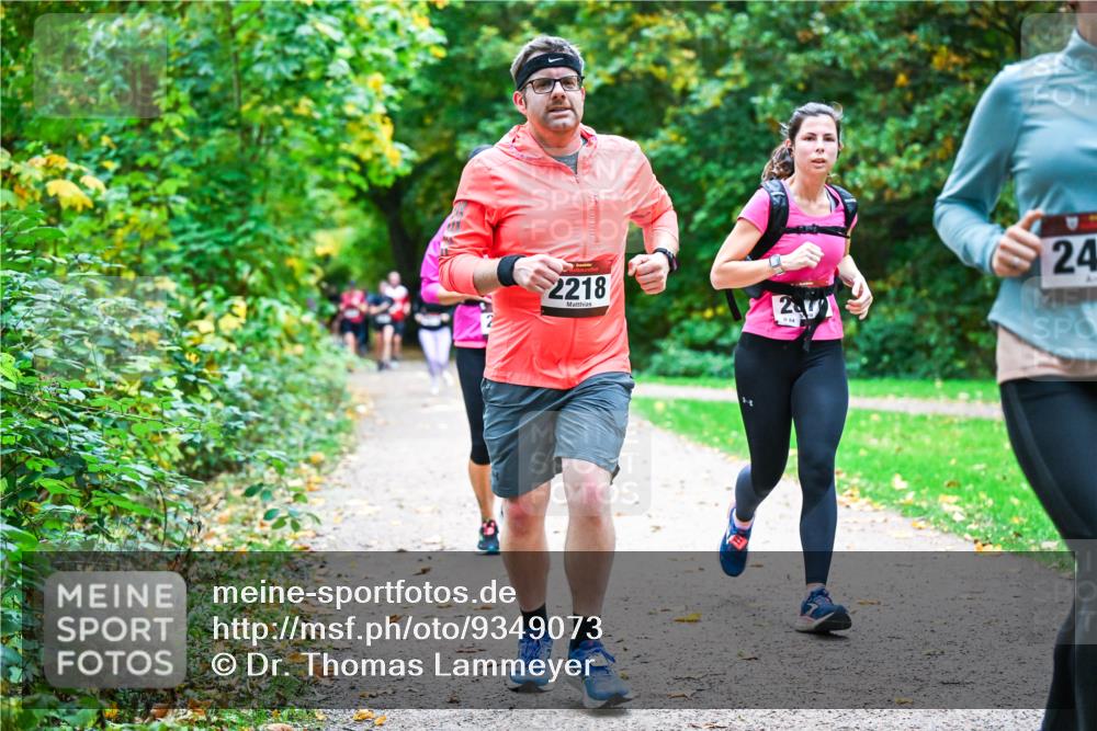 12.10.2025 - Bramfelder Halbmarathon 2025 Dr. Thomas Lammeyer http://msf.ph/oto/9349073 12.10.2025 10:29:32 Laufen 2218, 2892, 884, 24 meine-sportfotos.de