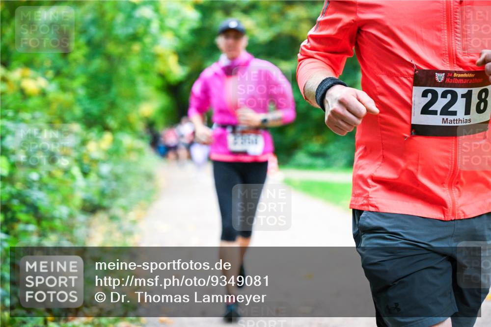 12.10.2025 - Bramfelder Halbmarathon 2025 Dr. Thomas Lammeyer http://msf.ph/oto/9349081 12.10.2025 10:29:33 Laufen 2917, 34, 2218 meine-sportfotos.de