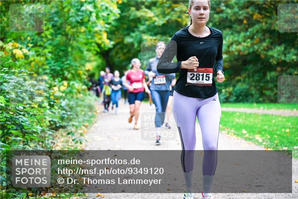 12.10.2025 - Bramfelder Halbmarathon 2025 Dr. Thomas Lammeyer http://msf.ph/oto/9349120 12.10.2025 10:29:41 Laufen 2363, 34, 2815 meine-sportfotos.de
