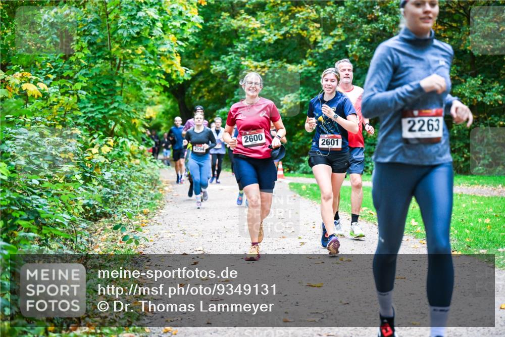 12.10.2025 - Bramfelder Halbmarathon 2025 Dr. Thomas Lammeyer http://msf.ph/oto/9349131 12.10.2025 10:29:43 Laufen 2600, 2594, 2601, 2263 meine-sportfotos.de