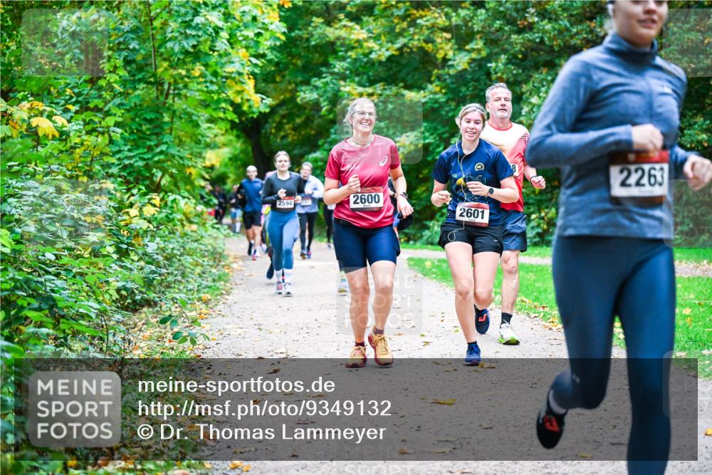 12.10.2025 - Bramfelder Halbmarathon 2025 Dr. Thomas Lammeyer http://msf.ph/oto/9349132 12.10.2025 10:29:43 Laufen 2594, 2600, 2601, 2263 meine-sportfotos.de