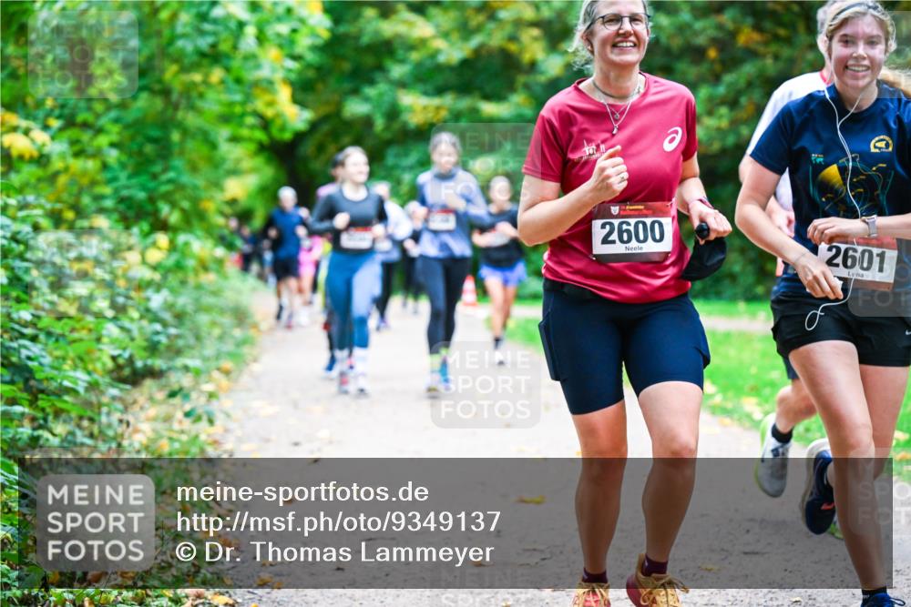 12.10.2025 - Bramfelder Halbmarathon 2025 Dr. Thomas Lammeyer http://msf.ph/oto/9349137 12.10.2025 10:29:45 Laufen 2600, 2601 meine-sportfotos.de