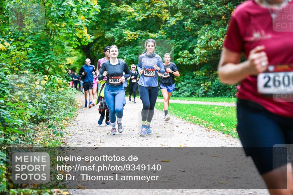 12.10.2025 - Bramfelder Halbmarathon 2025 Dr. Thomas Lammeyer http://msf.ph/oto/9349140 12.10.2025 10:29:45 Laufen 2594, 2599, 409, 260 meine-sportfotos.de