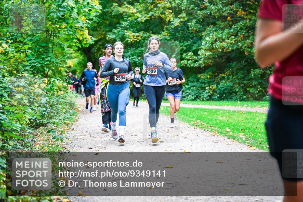12.10.2025 - Bramfelder Halbmarathon 2025 Dr. Thomas Lammeyer http://msf.ph/oto/9349141 12.10.2025 10:29:46 Laufen 2594, 2599, 2409 meine-sportfotos.de