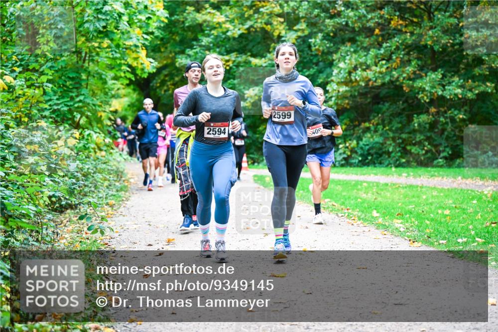 12.10.2025 - Bramfelder Halbmarathon 2025 Dr. Thomas Lammeyer http://msf.ph/oto/9349145 12.10.2025 10:29:46 Laufen 2594, 2599, 409 meine-sportfotos.de