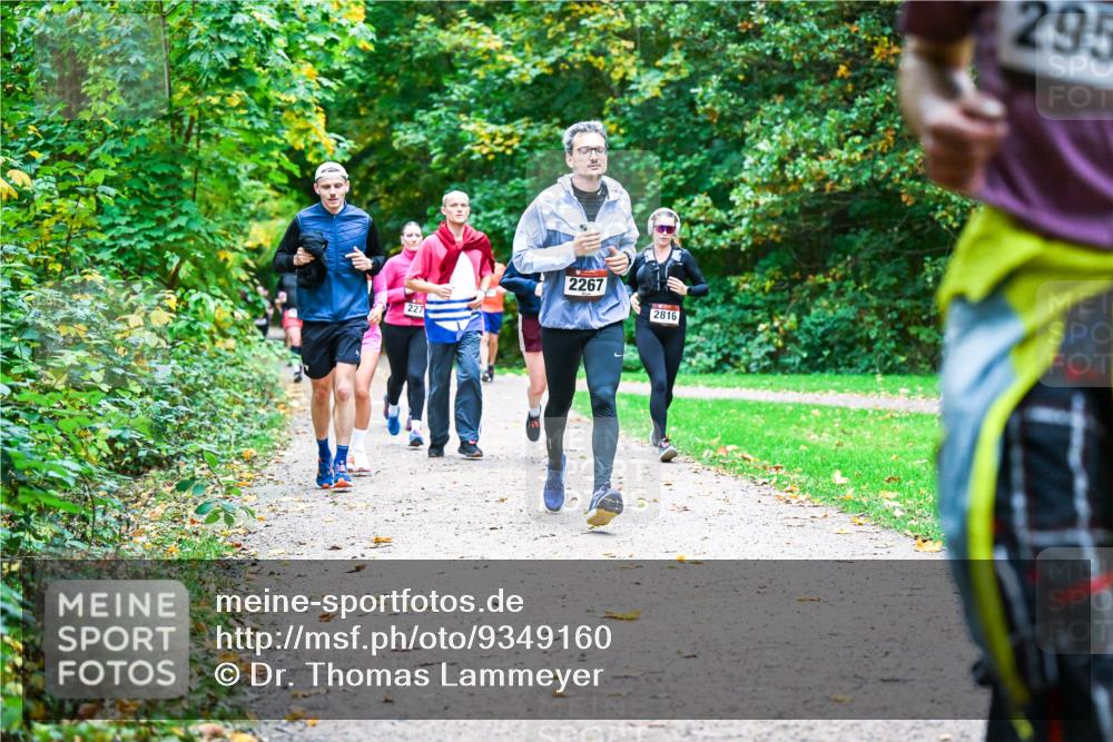 12.10.2025 - Bramfelder Halbmarathon 2025 Dr. Thomas Lammeyer http://msf.ph/oto/9349160 12.10.2025 10:29:49 Laufen 227, 2267, 2816, 295 meine-sportfotos.de