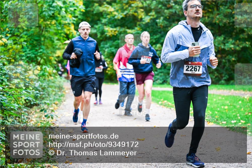 12.10.2025 - Bramfelder Halbmarathon 2025 Dr. Thomas Lammeyer http://msf.ph/oto/9349172 12.10.2025 10:29:51 Laufen 2267 meine-sportfotos.de