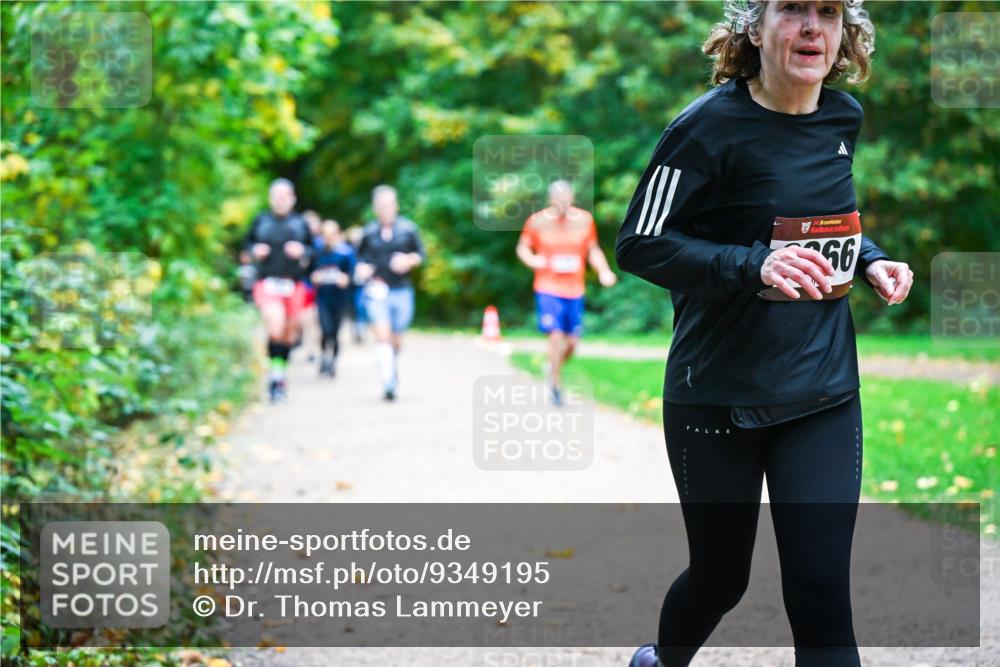 12.10.2025 - Bramfelder Halbmarathon 2025 Dr. Thomas Lammeyer http://msf.ph/oto/9349195 12.10.2025 10:29:55 Laufen 34, 56 meine-sportfotos.de