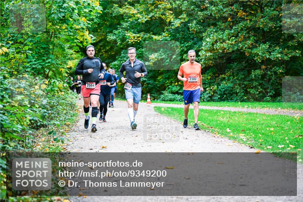 12.10.2025 - Bramfelder Halbmarathon 2025 Dr. Thomas Lammeyer http://msf.ph/oto/9349200 12.10.2025 10:29:56 Laufen 2564, 2748, 2503, 2382 meine-sportfotos.de