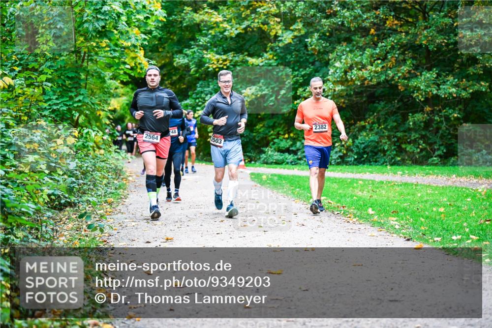 12.10.2025 - Bramfelder Halbmarathon 2025 Dr. Thomas Lammeyer http://msf.ph/oto/9349203 12.10.2025 10:29:57 Laufen 2564, 48, 2503, 2382 meine-sportfotos.de