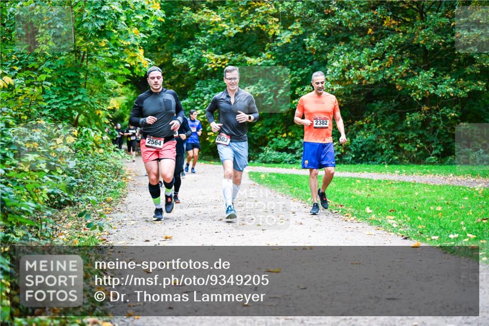 12.10.2025 - Bramfelder Halbmarathon 2025 Dr. Thomas Lammeyer http://msf.ph/oto/9349205 12.10.2025 10:29:57 Laufen 2564, 2503, 2382 meine-sportfotos.de