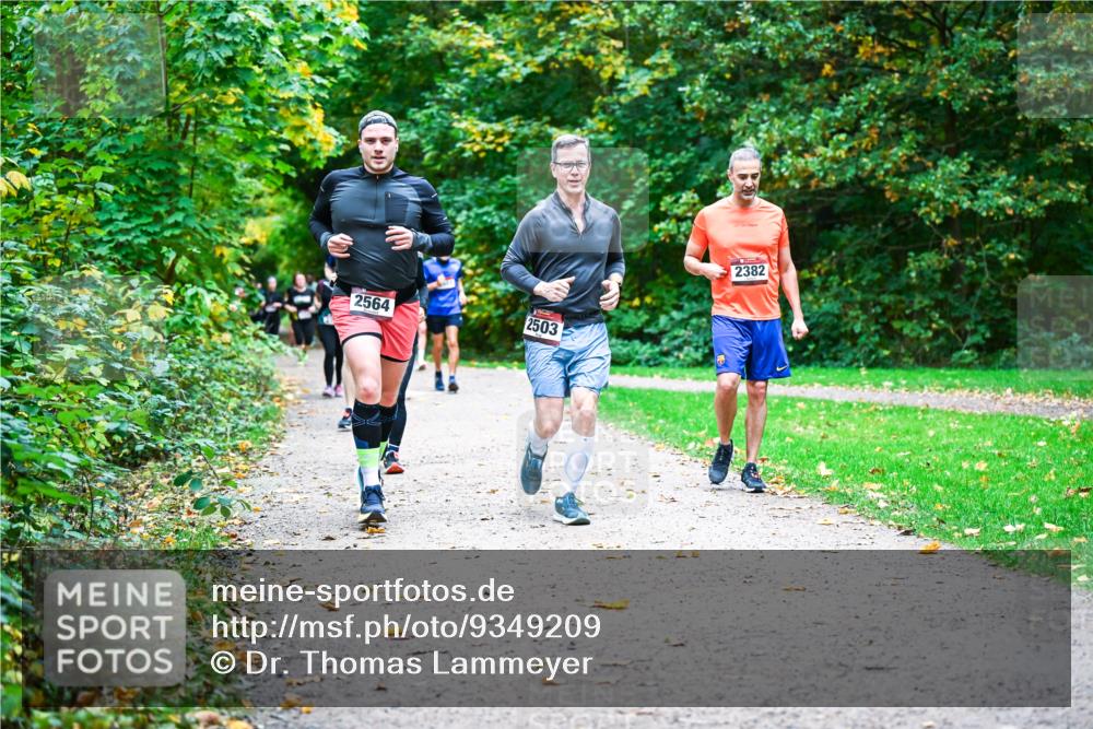 12.10.2025 - Bramfelder Halbmarathon 2025 Dr. Thomas Lammeyer http://msf.ph/oto/9349209 12.10.2025 10:29:58 Laufen 2503, 2564, 2382 meine-sportfotos.de