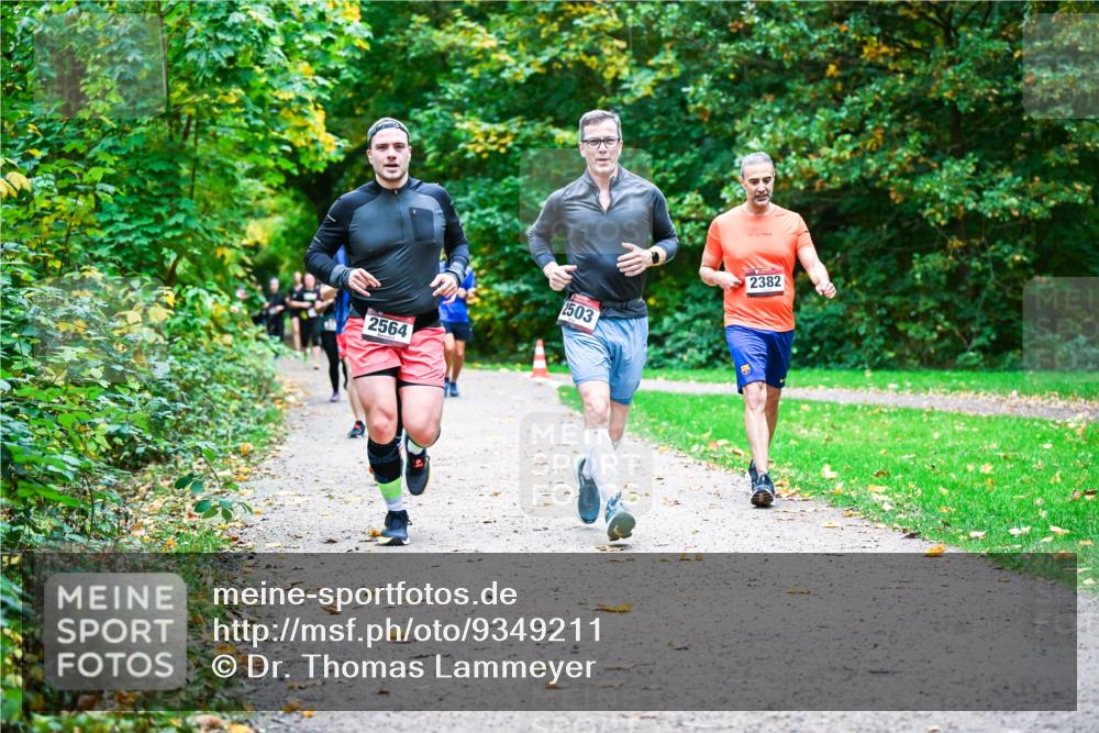 12.10.2025 - Bramfelder Halbmarathon 2025 Dr. Thomas Lammeyer http://msf.ph/oto/9349211 12.10.2025 10:29:58 Laufen 2564, 2503, 2382 meine-sportfotos.de