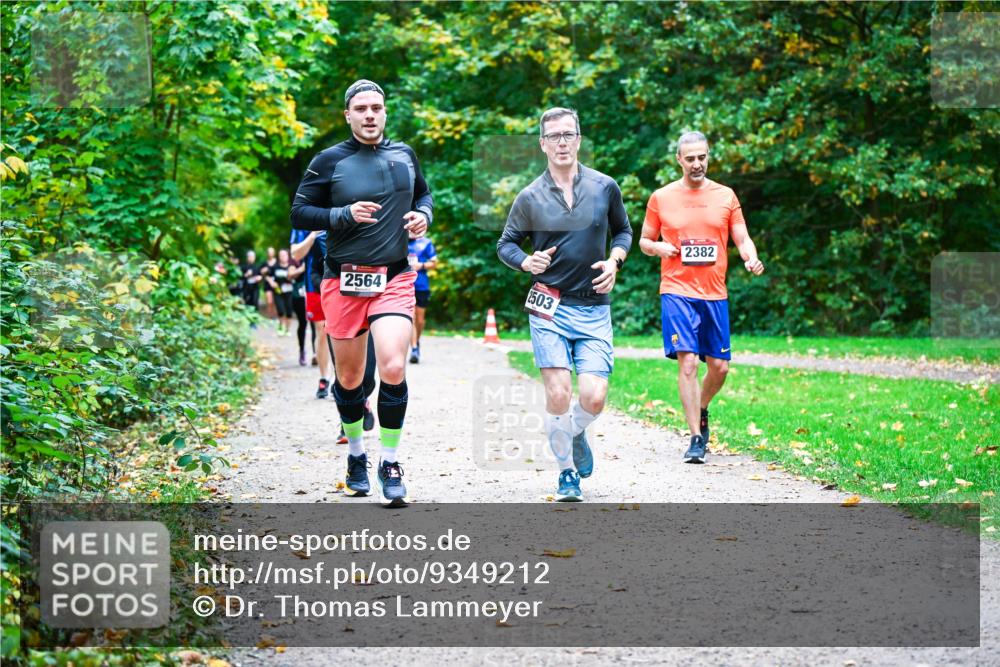 12.10.2025 - Bramfelder Halbmarathon 2025 Dr. Thomas Lammeyer http://msf.ph/oto/9349212 12.10.2025 10:29:58 Laufen 2564, 2503, 2382 meine-sportfotos.de