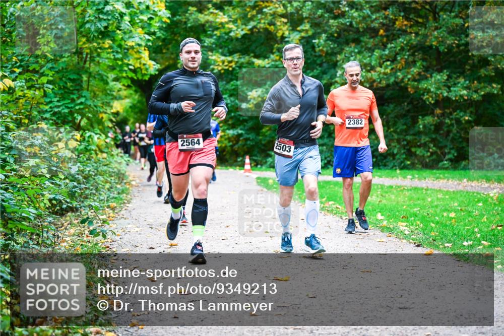 12.10.2025 - Bramfelder Halbmarathon 2025 Dr. Thomas Lammeyer http://msf.ph/oto/9349213 12.10.2025 10:29:58 Laufen 2564, 2503, 2382 meine-sportfotos.de