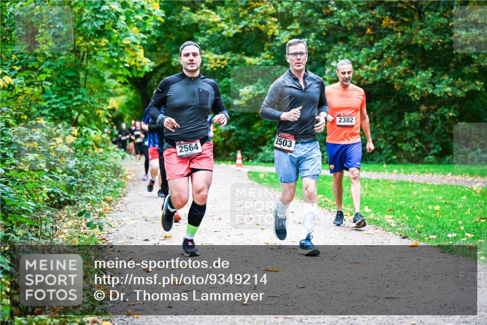 12.10.2025 - Bramfelder Halbmarathon 2025 Dr. Thomas Lammeyer http://msf.ph/oto/9349214 12.10.2025 10:29:58 Laufen 2564, 2503, 2382 meine-sportfotos.de