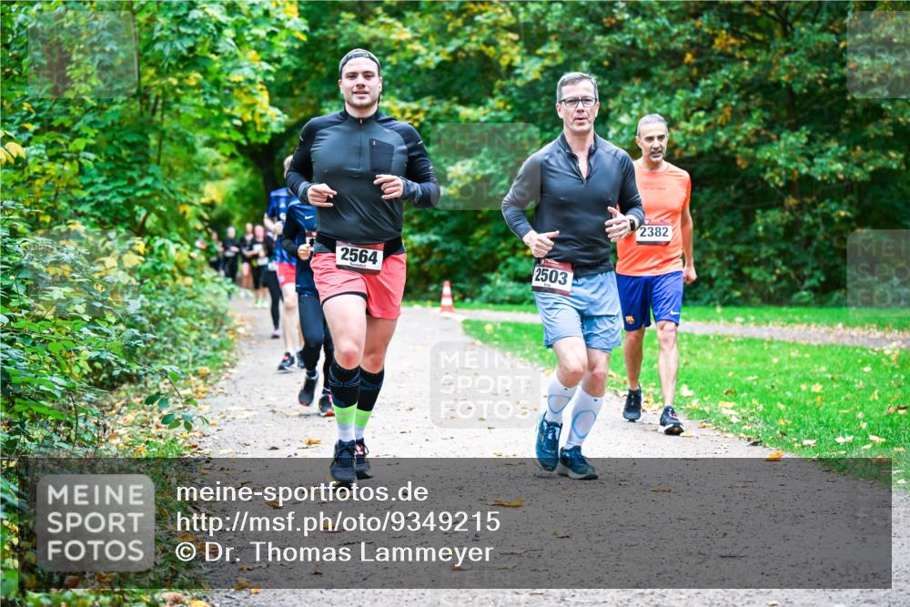 12.10.2025 - Bramfelder Halbmarathon 2025 Dr. Thomas Lammeyer http://msf.ph/oto/9349215 12.10.2025 10:29:58 Laufen 2564, 2503, 2382 meine-sportfotos.de