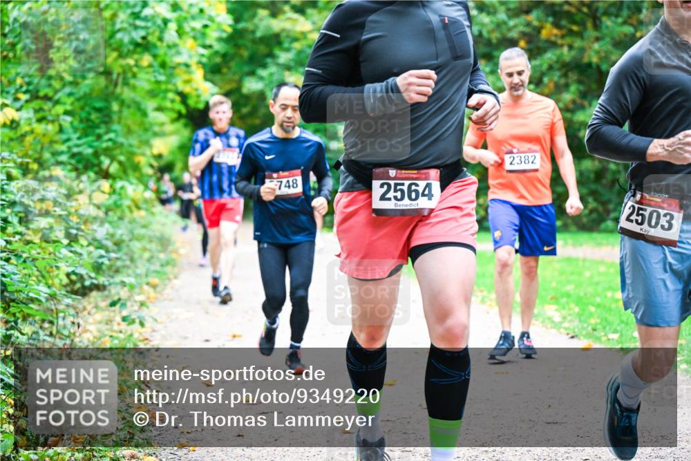 12.10.2025 - Bramfelder Halbmarathon 2025 Dr. Thomas Lammeyer http://msf.ph/oto/9349220 12.10.2025 10:30:00 Laufen 27111, 748, 2564, 2382, 2503 meine-sportfotos.de