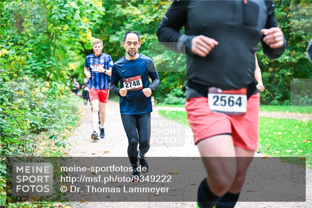 12.10.2025 - Bramfelder Halbmarathon 2025 Dr. Thomas Lammeyer http://msf.ph/oto/9349222 12.10.2025 10:30:00 Laufen 276, 2748, 2564 meine-sportfotos.de