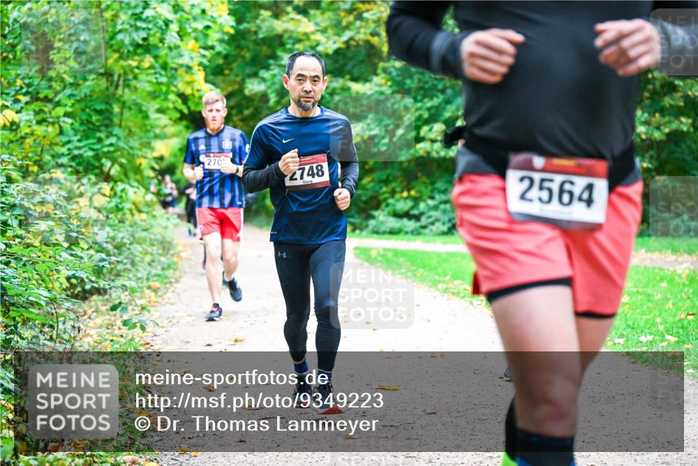 12.10.2025 - Bramfelder Halbmarathon 2025 Dr. Thomas Lammeyer http://msf.ph/oto/9349223 12.10.2025 10:30:00 Laufen 270, 2748, 2564 meine-sportfotos.de