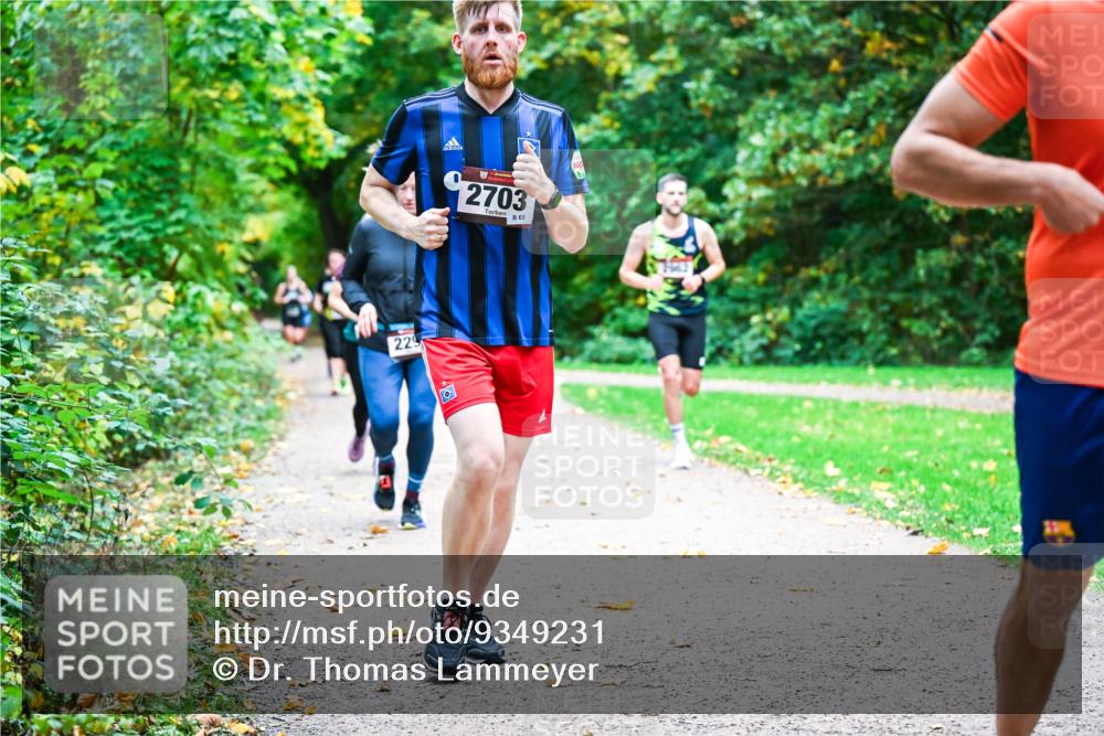 12.10.2025 - Bramfelder Halbmarathon 2025 Dr. Thomas Lammeyer http://msf.ph/oto/9349231 12.10.2025 10:30:02 Laufen 229, 2703, 65 meine-sportfotos.de