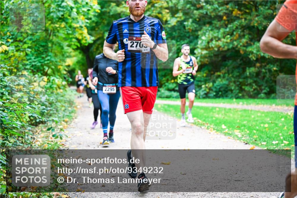 12.10.2025 - Bramfelder Halbmarathon 2025 Dr. Thomas Lammeyer http://msf.ph/oto/9349232 12.10.2025 10:30:02 Laufen 2295, 2705, 65 meine-sportfotos.de