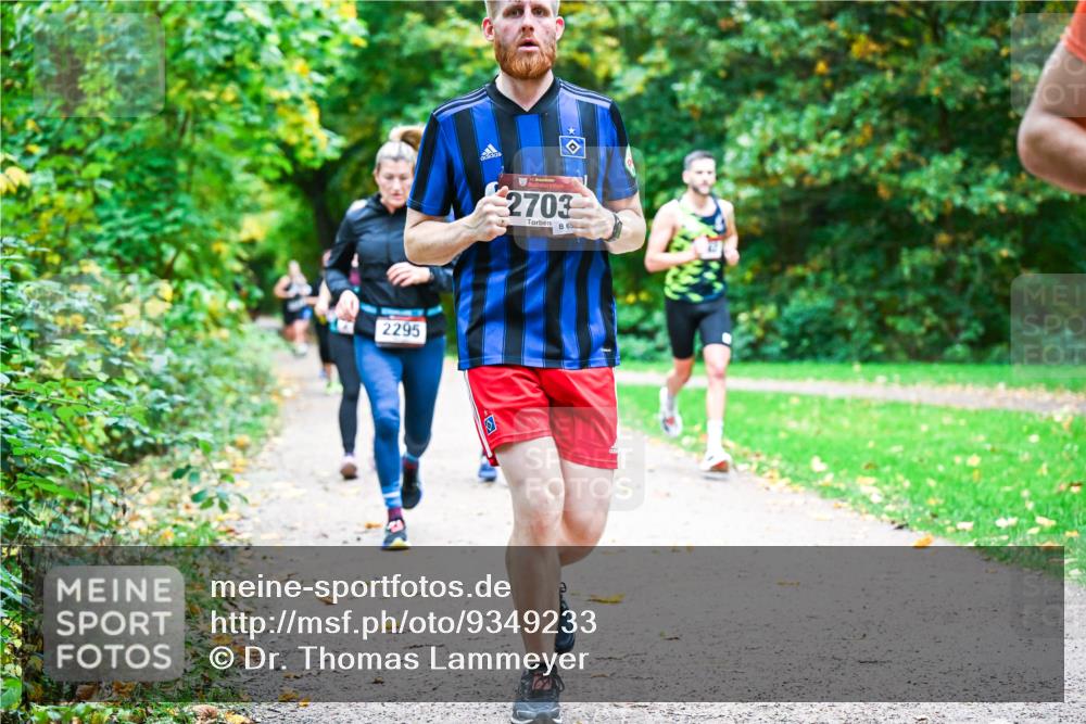 12.10.2025 - Bramfelder Halbmarathon 2025 Dr. Thomas Lammeyer http://msf.ph/oto/9349233 12.10.2025 10:30:03 Laufen 2295, 2703, 65 meine-sportfotos.de