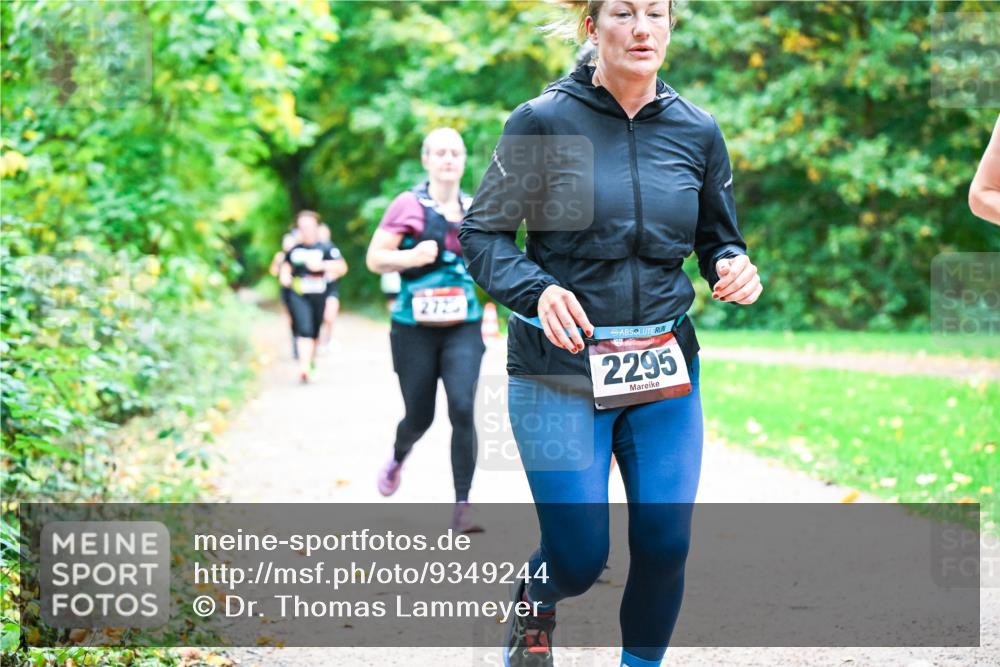 12.10.2025 - Bramfelder Halbmarathon 2025 Dr. Thomas Lammeyer http://msf.ph/oto/9349244 12.10.2025 10:30:05 Laufen 2295 meine-sportfotos.de