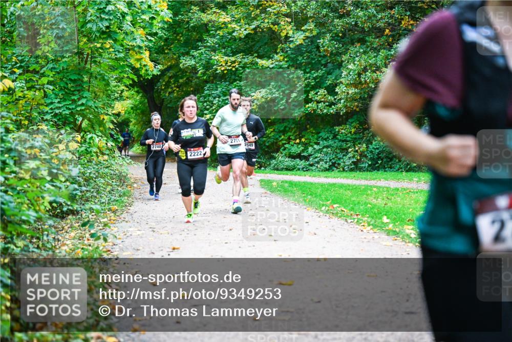12.10.2025 - Bramfelder Halbmarathon 2025 Dr. Thomas Lammeyer http://msf.ph/oto/9349253 12.10.2025 10:30:07 Laufen 2751, 2740, 2549, 2222, 2 meine-sportfotos.de