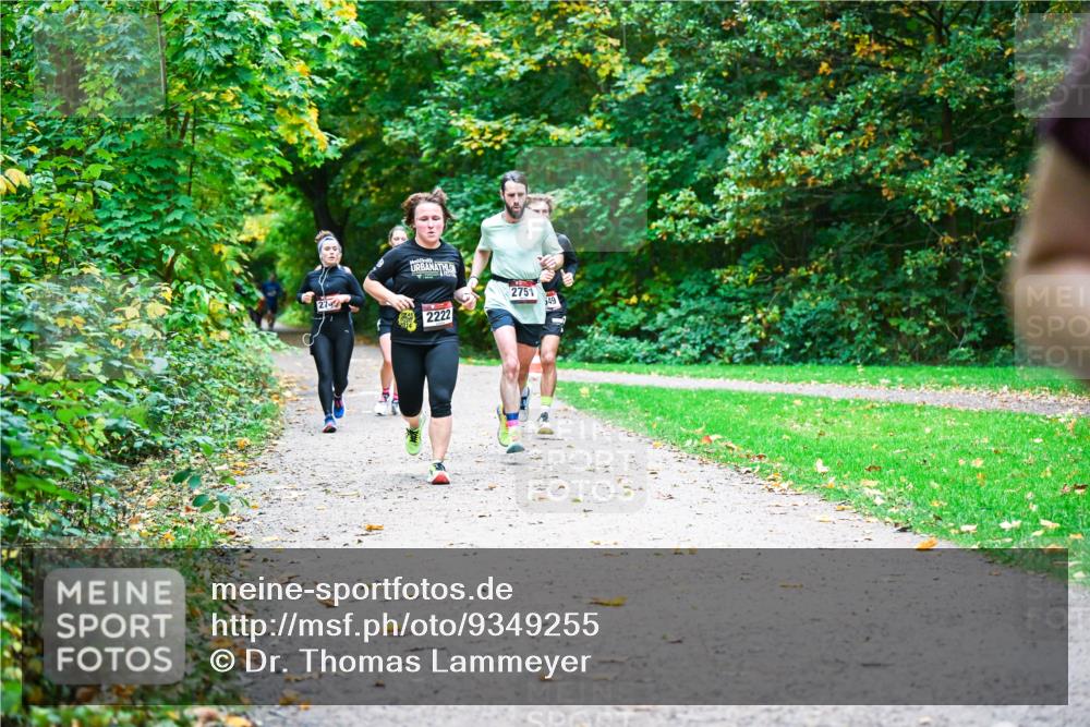 12.10.2025 - Bramfelder Halbmarathon 2025 Dr. Thomas Lammeyer http://msf.ph/oto/9349255 12.10.2025 10:30:07 Laufen 27, 2222, 2751, 49 meine-sportfotos.de