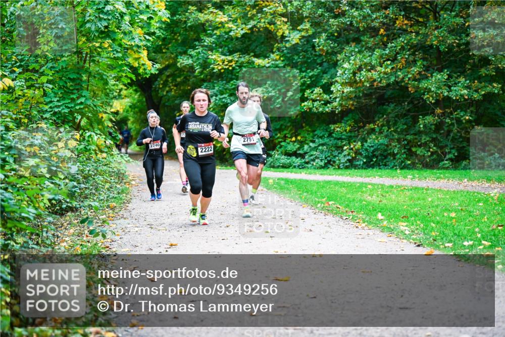 12.10.2025 - Bramfelder Halbmarathon 2025 Dr. Thomas Lammeyer http://msf.ph/oto/9349256 12.10.2025 10:30:07 Laufen 2740, 37, 2751, 2222 meine-sportfotos.de