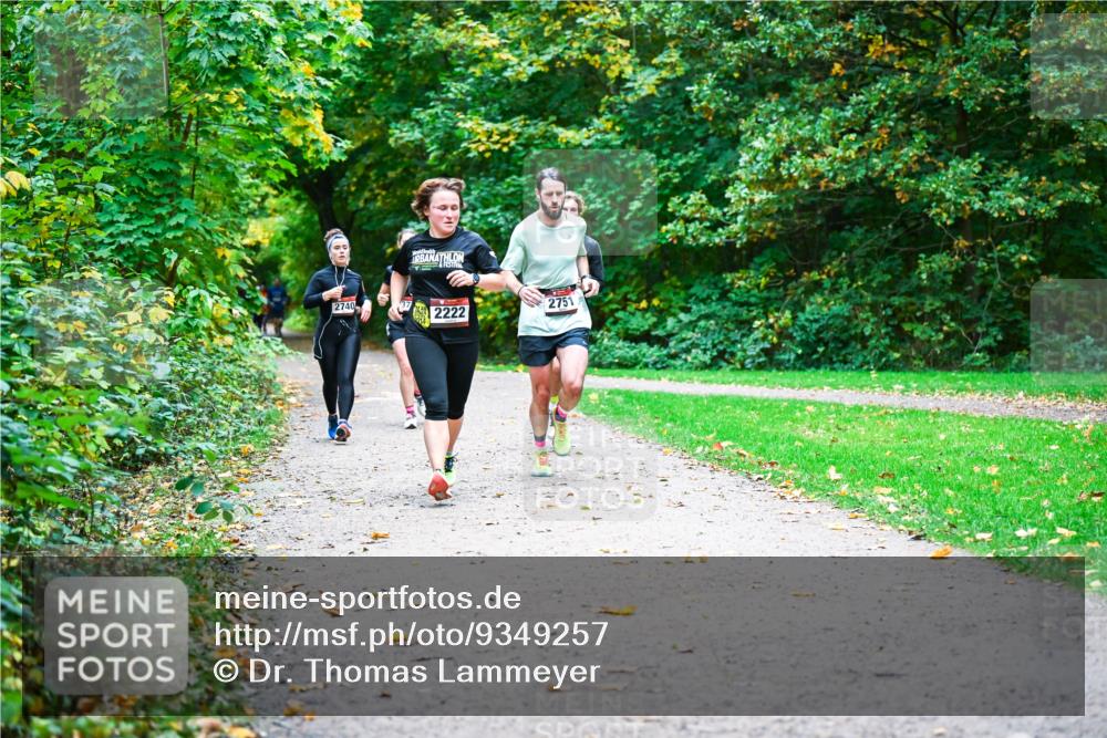 12.10.2025 - Bramfelder Halbmarathon 2025 Dr. Thomas Lammeyer http://msf.ph/oto/9349257 12.10.2025 10:30:07 Laufen 2740, 2222, 2751 meine-sportfotos.de
