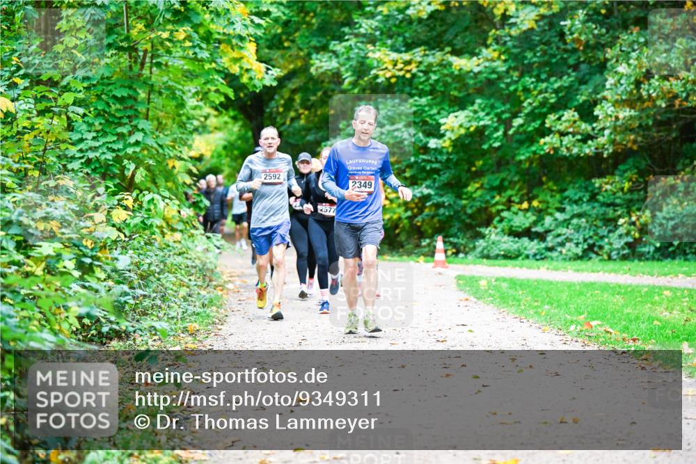12.10.2025 - Bramfelder Halbmarathon 2025 Dr. Thomas Lammeyer http://msf.ph/oto/9349311 12.10.2025 10:30:25 Laufen 2592, 2577, 2349 meine-sportfotos.de