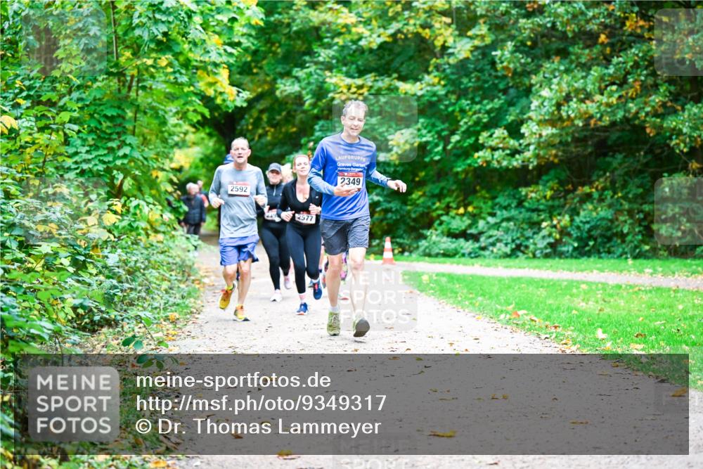 12.10.2025 - Bramfelder Halbmarathon 2025 Dr. Thomas Lammeyer http://msf.ph/oto/9349317 12.10.2025 10:30:26 Laufen 2592, 2577, 2349 meine-sportfotos.de
