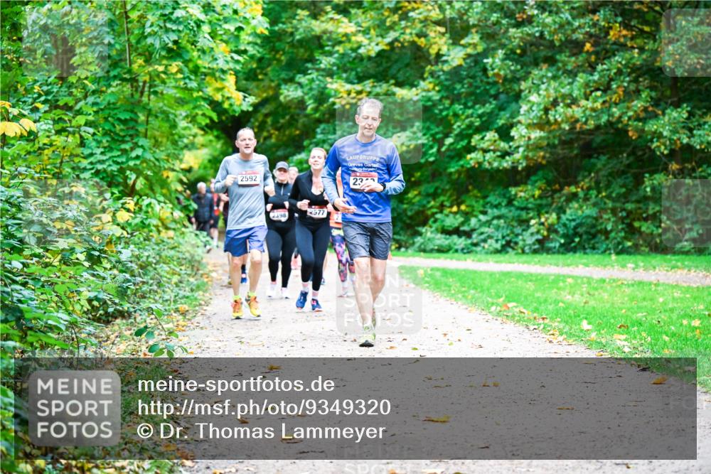 12.10.2025 - Bramfelder Halbmarathon 2025 Dr. Thomas Lammeyer http://msf.ph/oto/9349320 12.10.2025 10:30:26 Laufen 2592, 2398, 2577, 23 meine-sportfotos.de