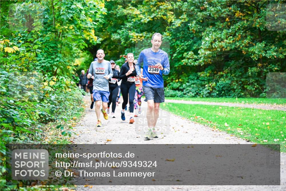 12.10.2025 - Bramfelder Halbmarathon 2025 Dr. Thomas Lammeyer http://msf.ph/oto/9349324 12.10.2025 10:30:26 Laufen 2592, 2398, 2577, 399, 2349 meine-sportfotos.de
